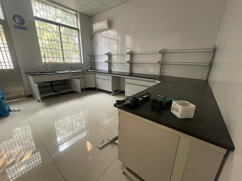 Steel-Wood Lab Bench On-Site Installation in Research Laboratory