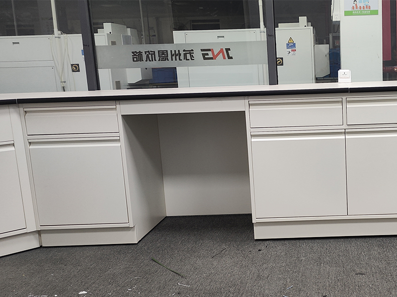 All-Steel Lab Bench Case Study for Chemical Laboratories