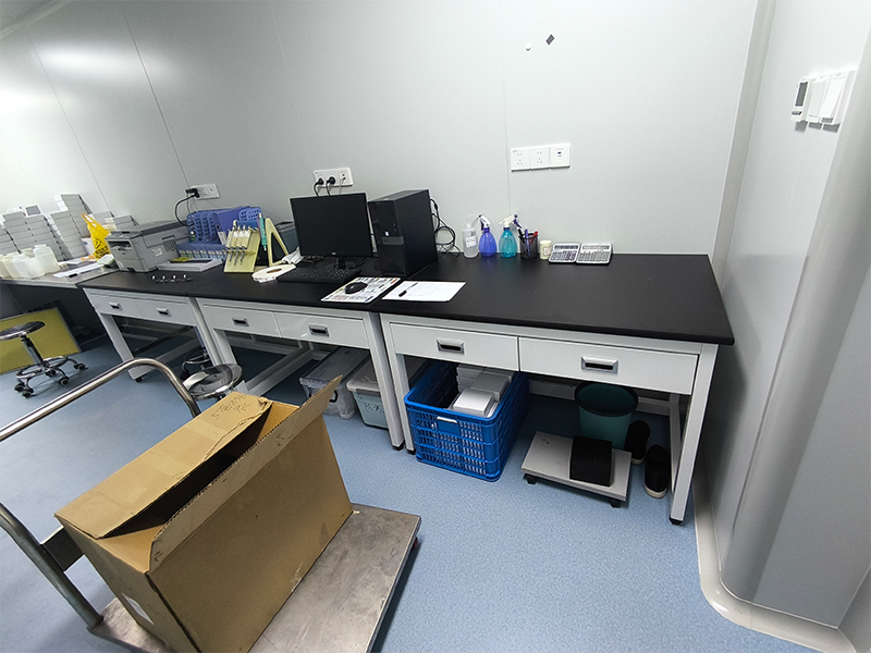 standard lab benches