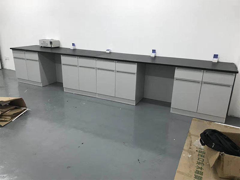 Steel-Wood Laboratory Bench